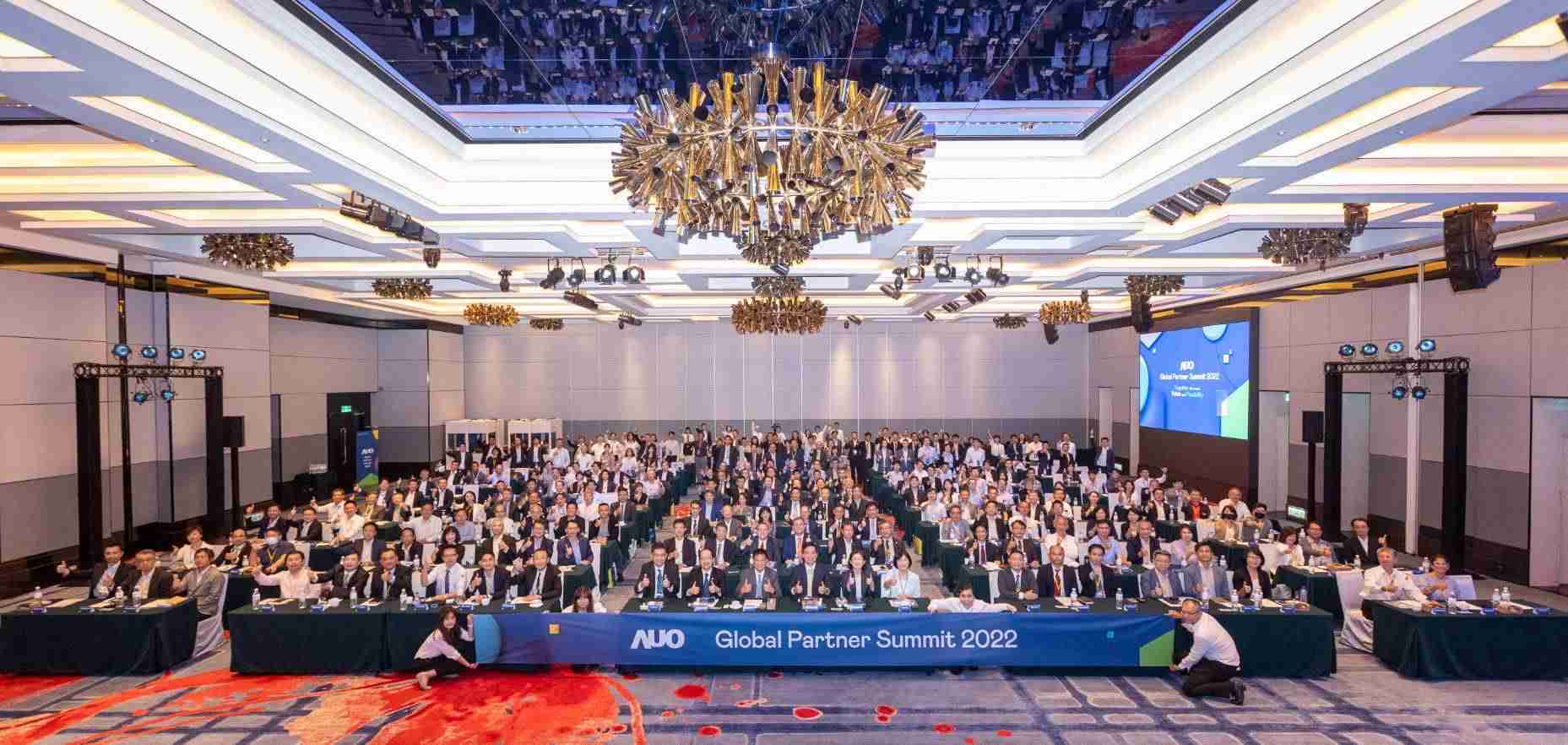 友達推動「安心、、創新、、用心、、同心、、盡心」五星職旅，，為菲籍員工打造全方位照護，，，，首度贏得「人權實踐與發展領袖獎」殊榮