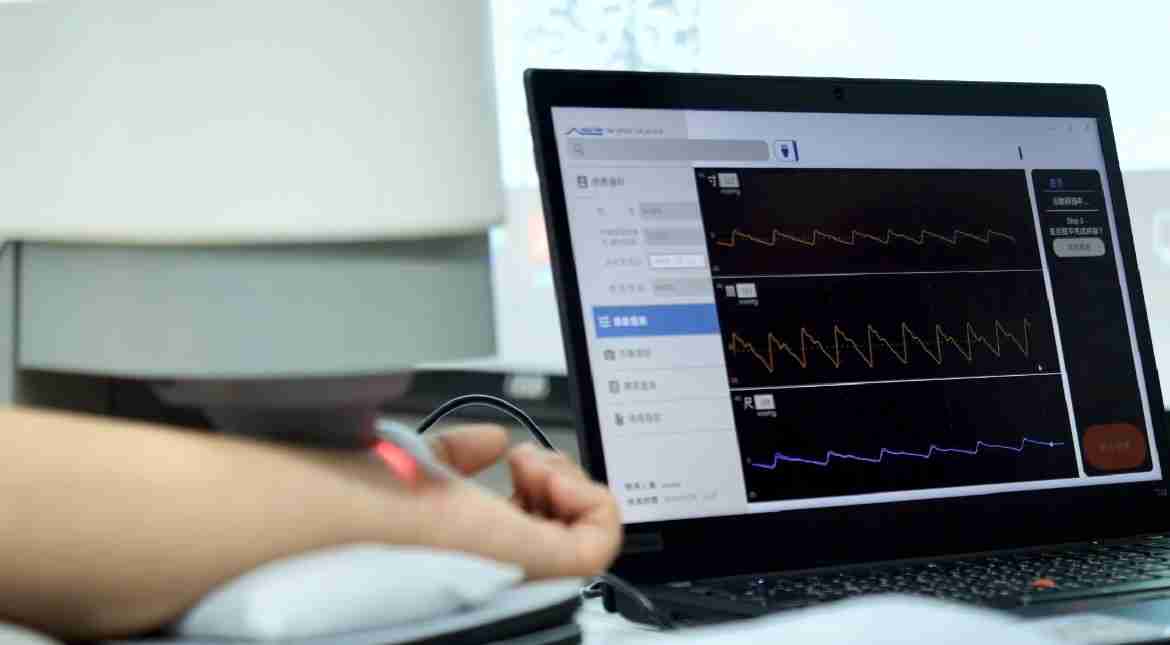 至成国际耘康以高解析与拟真的显示技术，，，将其应用于中医检测，，，，提供“中医数位化检测方案”，，，，使传统中医检测结果数据化与可视化