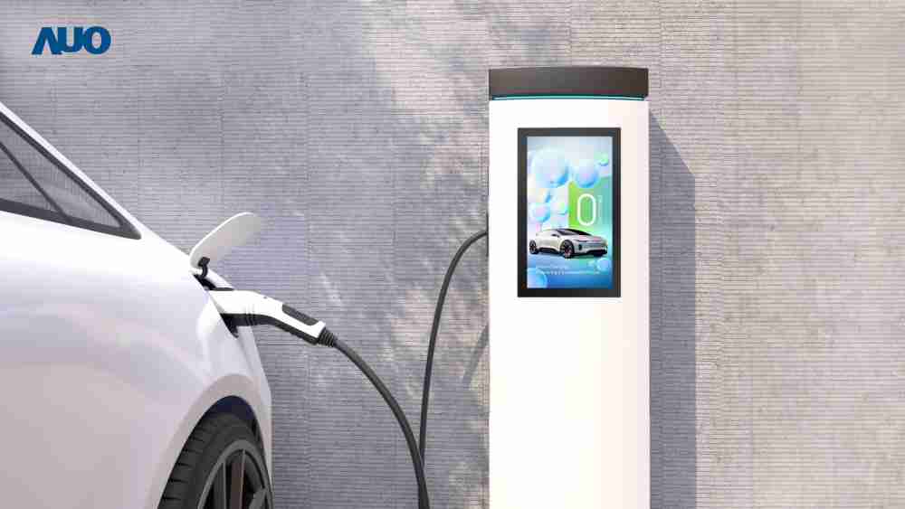 友達〝EVSE車用充電樁解決方案〞專為電動汽車充電樁設計，，具有高亮度、、、、克服戶外艱難環境的耐溫、、、耐紫外線等特性，，，並搭載散熱性及擴充性強的高效能工業電腦，，，可實現人機互動訴求，，如資訊顯示、、、支付等應用